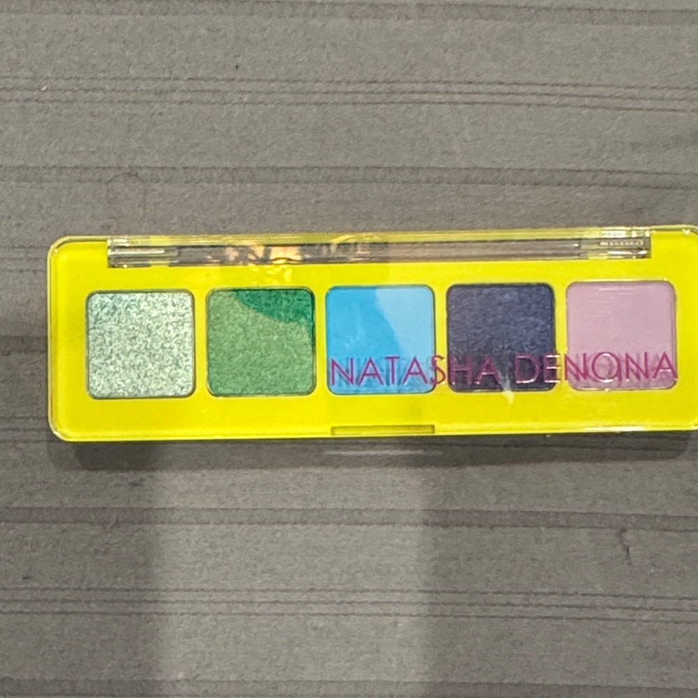 Natasha Denona Vibrant Eyeshadow Set with Green and Blue